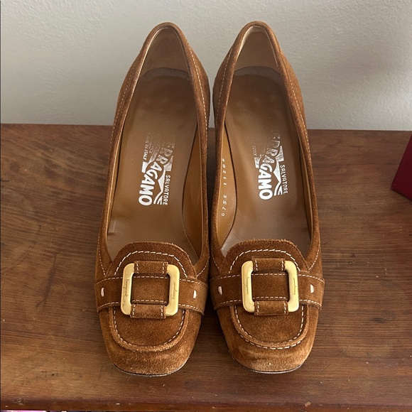 Ferragamo Tan Suede Chunky Work Heels in original box - Picture 4 of 7